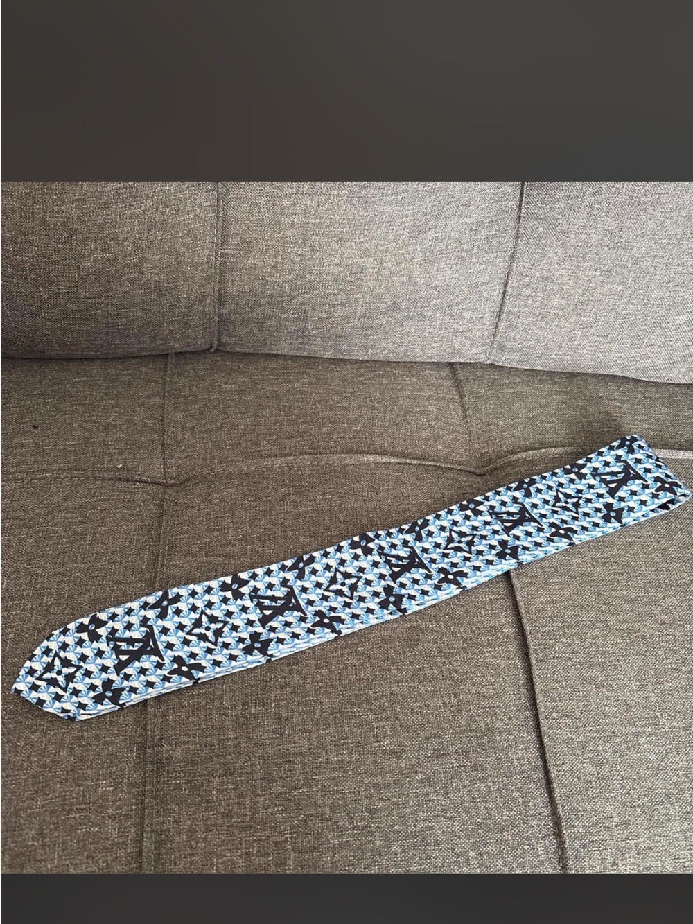Silk Geometric Pattern Tie in Light Blue and Navy